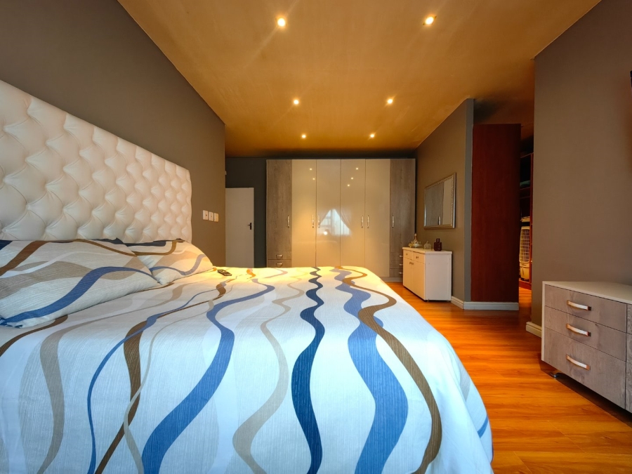8 Bedroom Property for Sale in Belgravia Western Cape